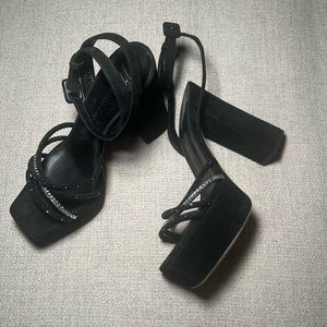 giuseppe zanotti black blasvegas 120mm heeled sandal
size IT 37 (US 7)